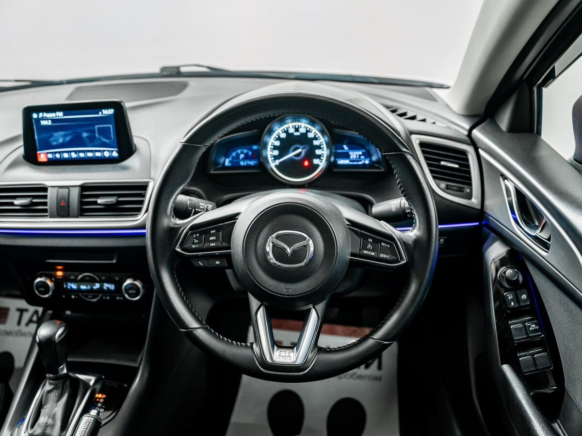 Mazda Axela 2018 - фото автомобиля