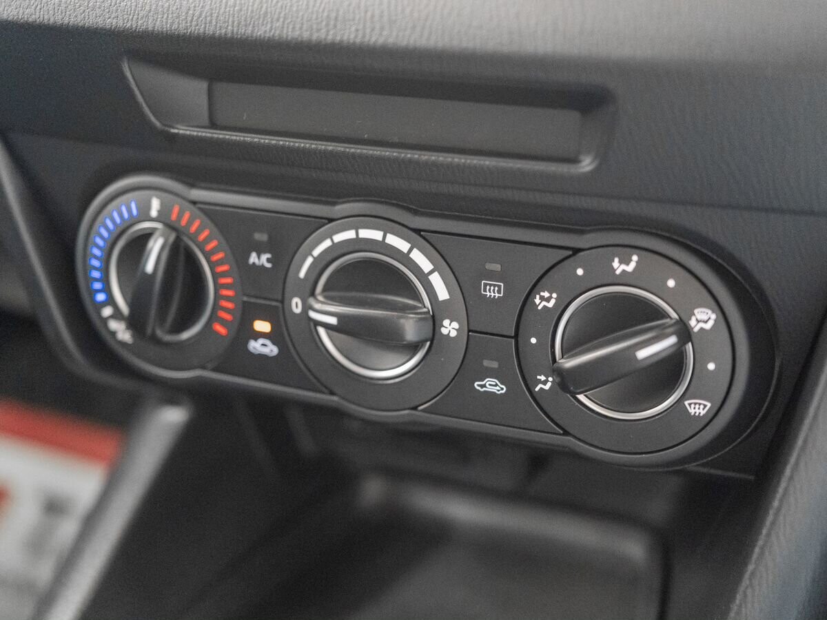 Mazda Axela 2015 - фото автомобиля