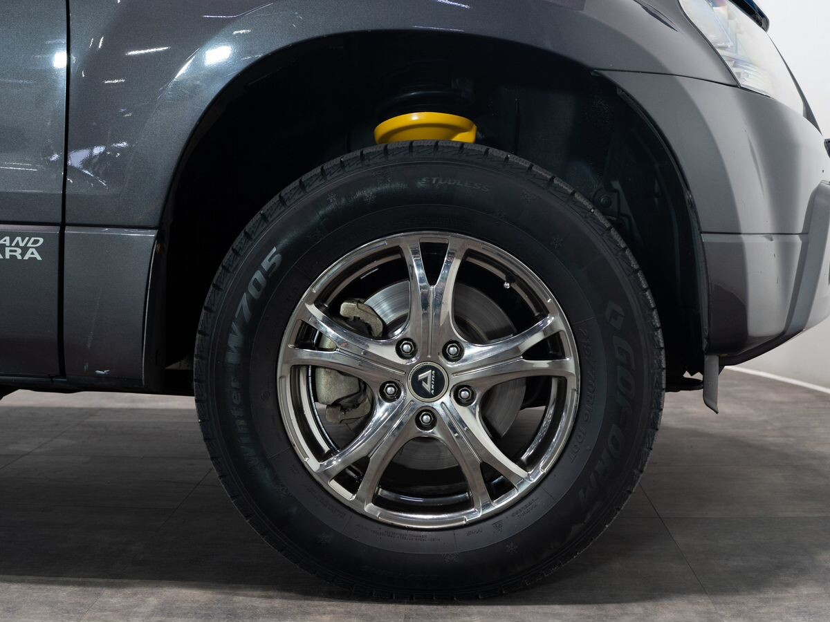 Suzuki Grand Vitara 2011 - фото автомобиля