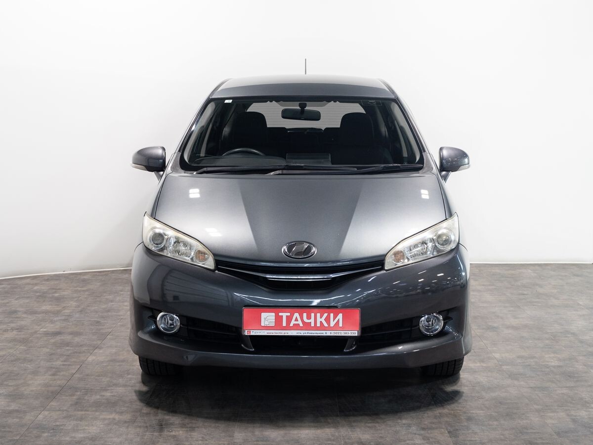 Toyota Wish 2012 - фото автомобиля