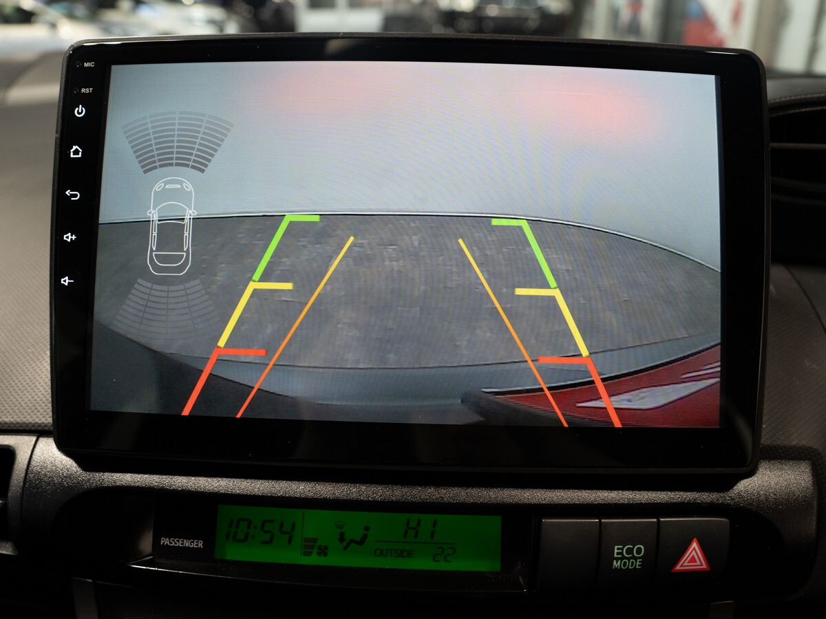 Toyota Wish 2012 - фото автомобиля