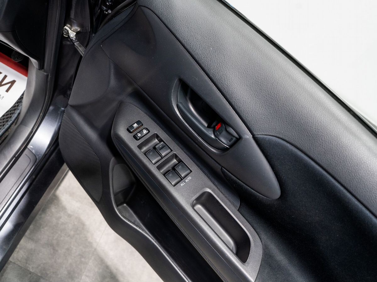 Toyota Wish 2012 - фото автомобиля