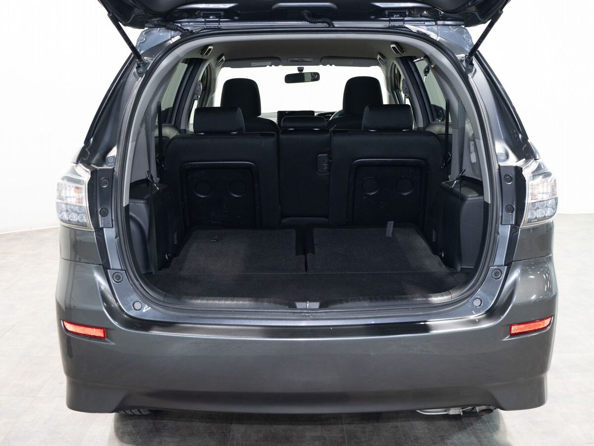 Toyota Wish 2012 - фото автомобиля