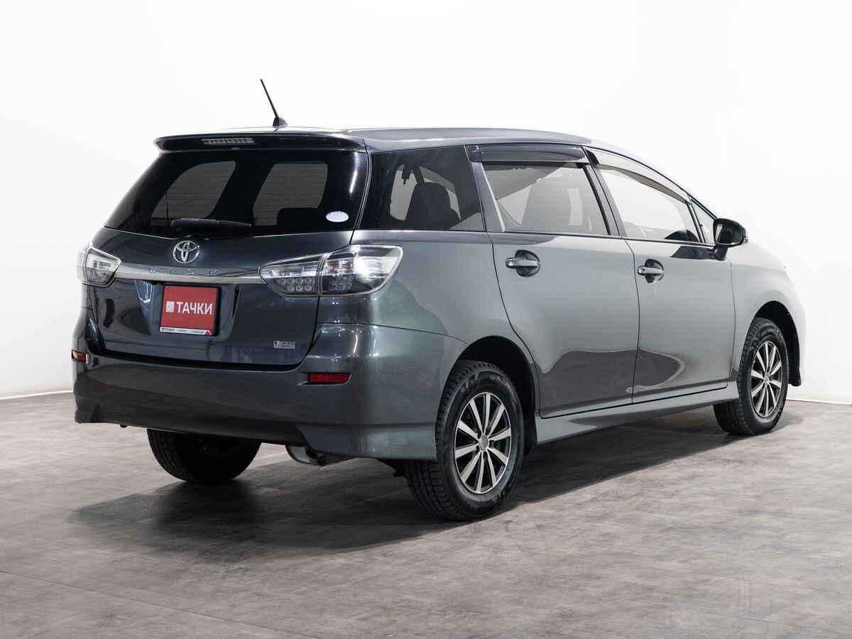 Toyota Wish 2012 - фото автомобиля