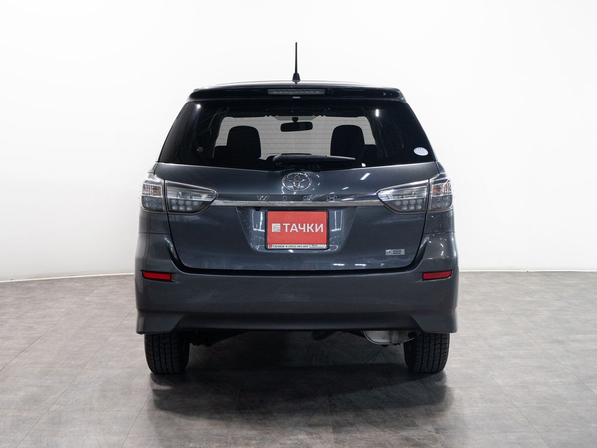 Toyota Wish 2012 - фото автомобиля