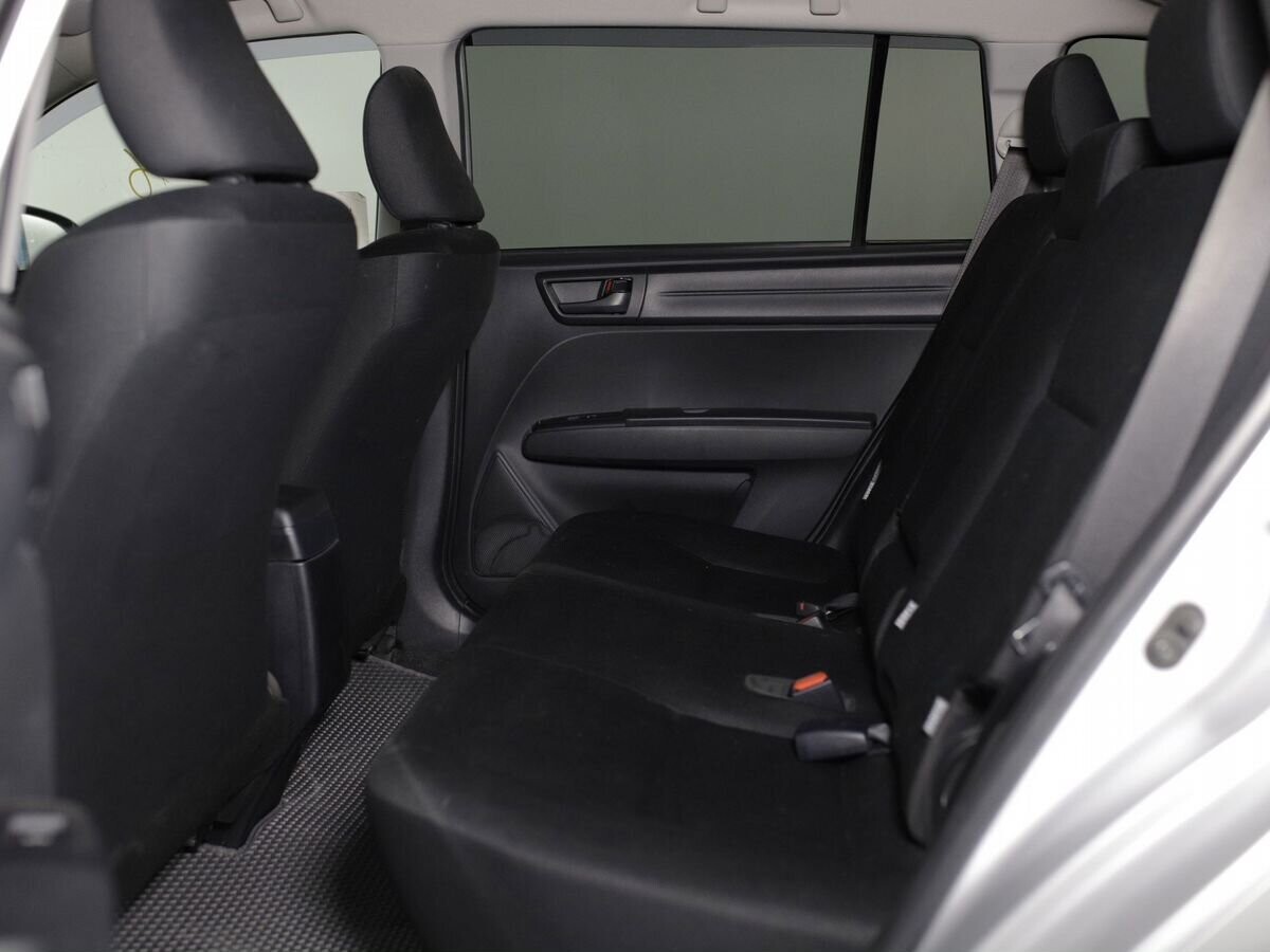 Toyota Corolla Fielder 2019 - фото автомобиля