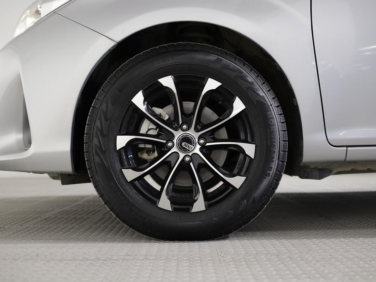 Toyota Corolla Fielder 2019 - фото автомобиля