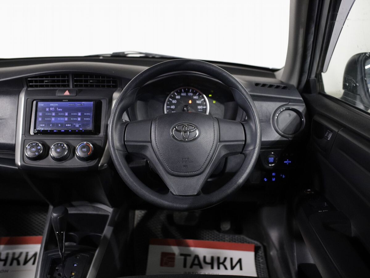 Toyota Corolla Fielder 2019 - фото автомобиля