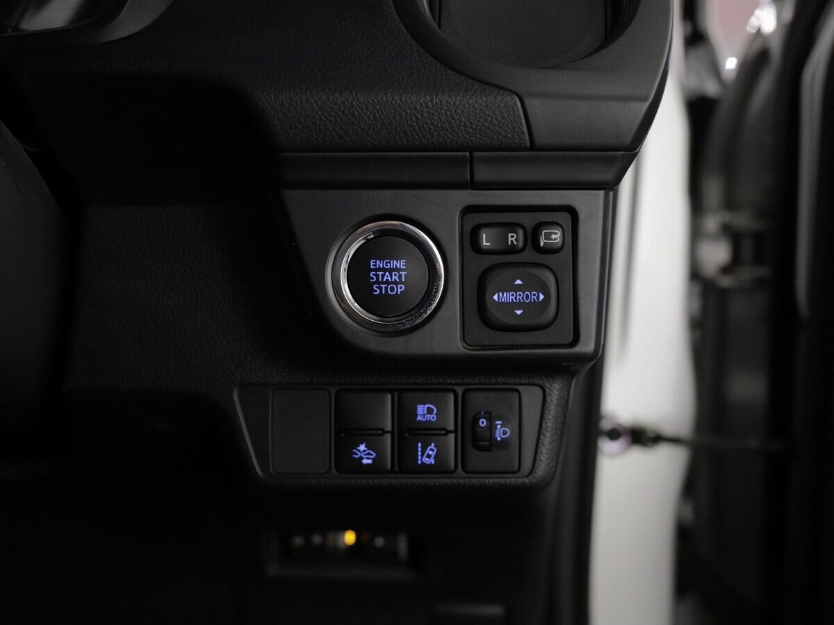 Toyota Corolla Fielder 2019 - фото автомобиля