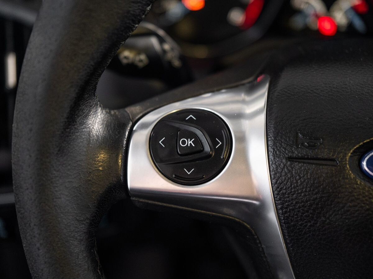 Ford Focus 2013 - фото автомобиля