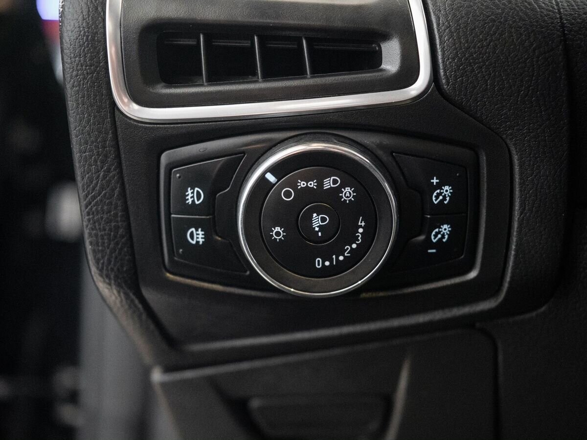 Ford Focus 2013 - фото автомобиля