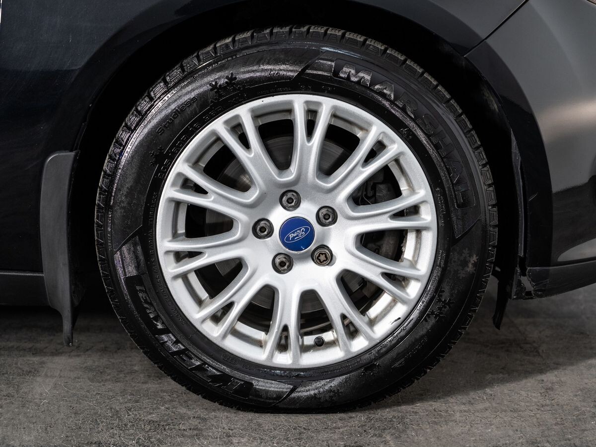 Ford Focus 2013 - фото автомобиля