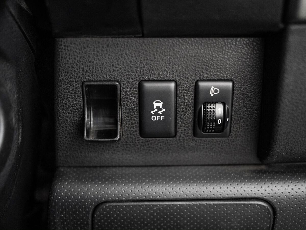 Nissan Wingroad 2017 - фото автомобиля