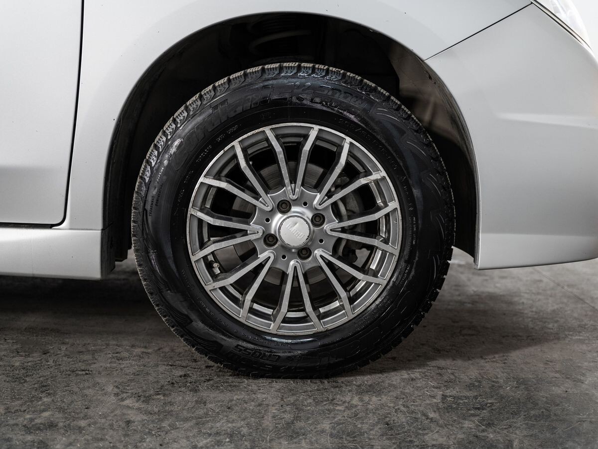 Nissan Wingroad 2017 - фото автомобиля