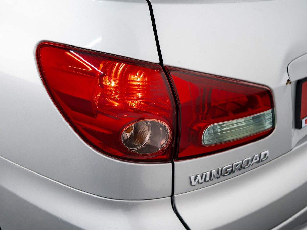 Nissan Wingroad 2017 - фото автомобиля