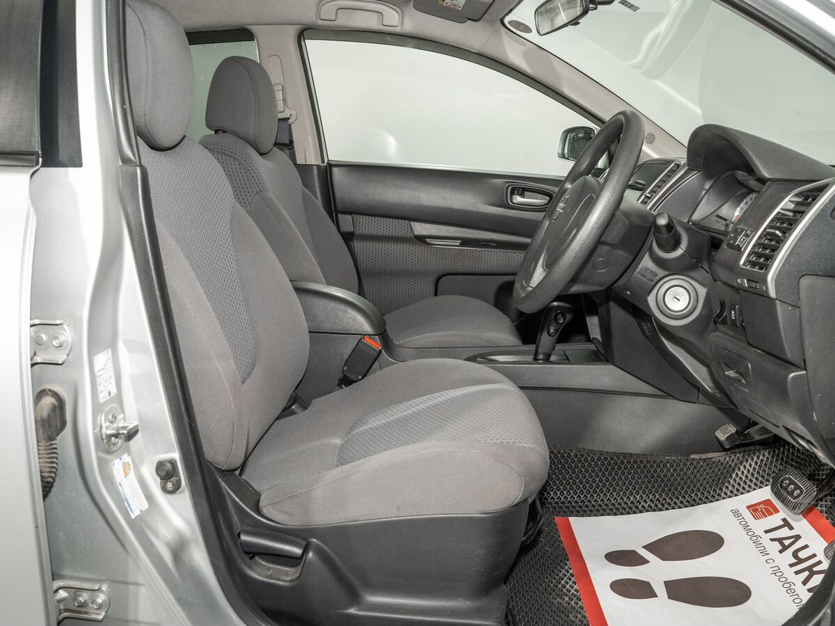 Nissan Wingroad 2017 - фото автомобиля