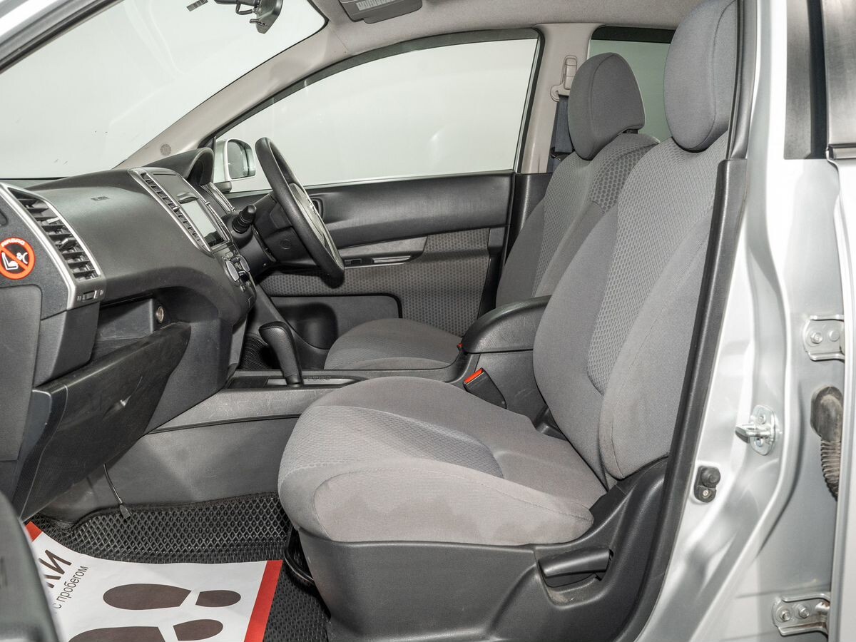 Nissan Wingroad 2017 - фото автомобиля