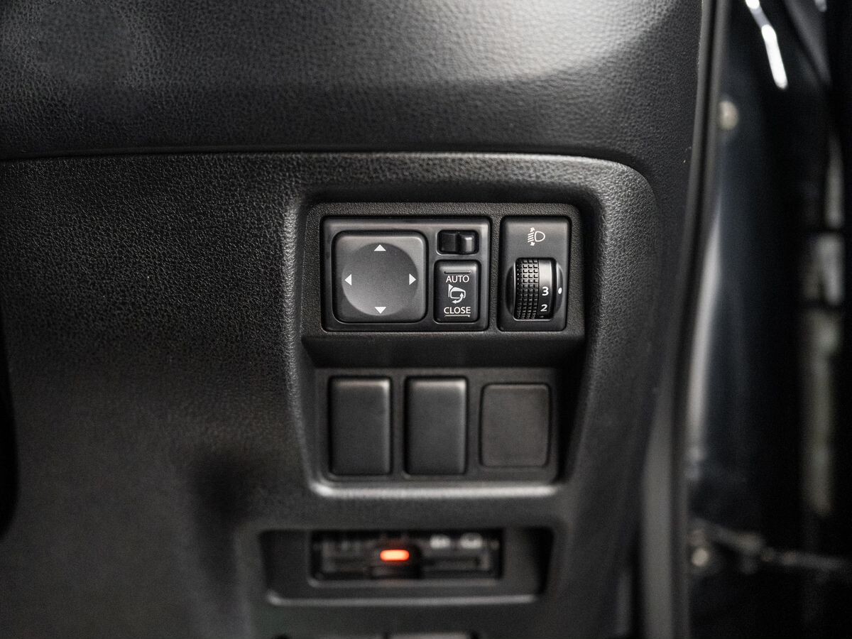 Nissan Juke 2011 - фото автомобиля