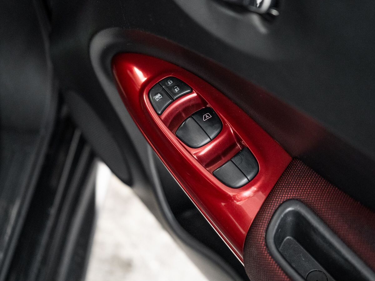 Nissan Juke 2011 - фото автомобиля