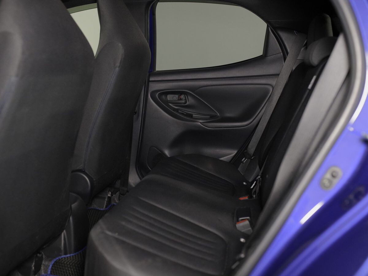 Toyota Yaris 2020 - фото автомобиля