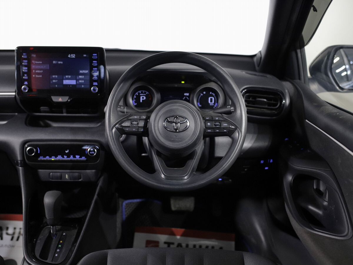 Toyota Yaris 2020 - фото автомобиля