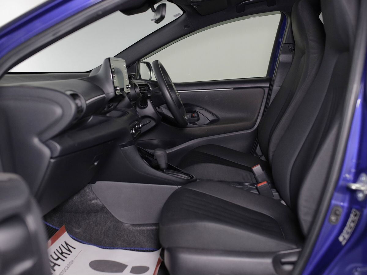 Toyota Yaris 2020 - фото автомобиля