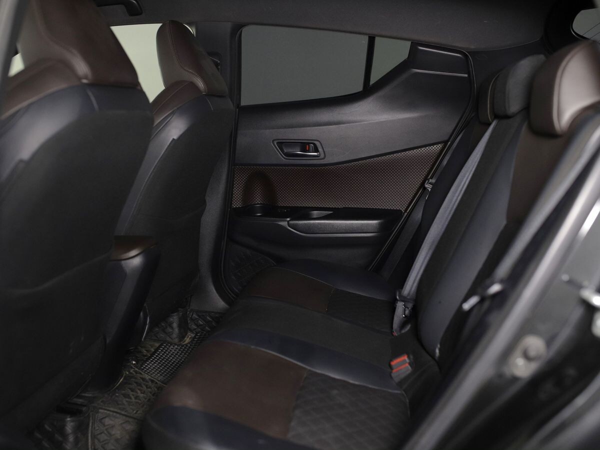 Toyota C-HR 2018 - фото автомобиля