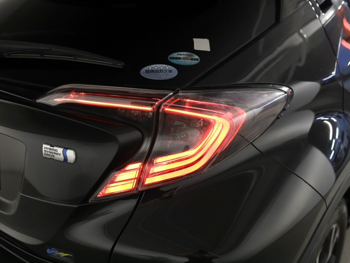 Toyota C-HR 2018 - фото автомобиля