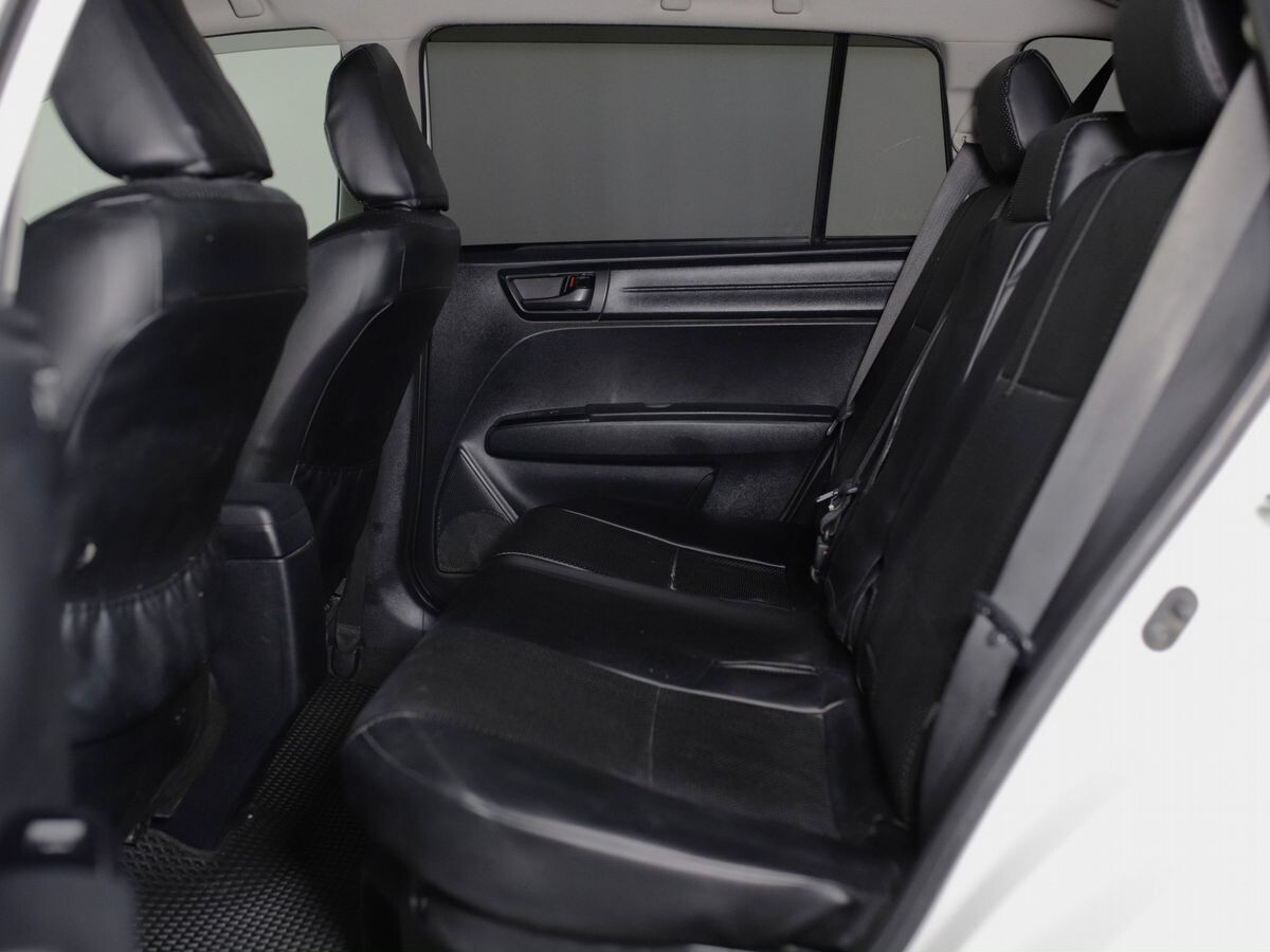 Toyota Corolla Fielder 2018 - фото автомобиля