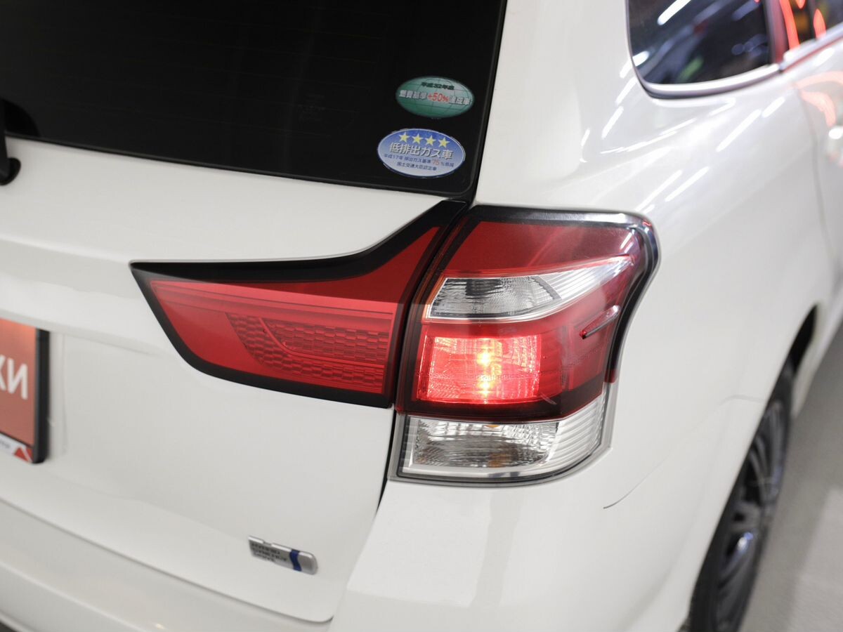 Toyota Corolla Fielder 2018 - фото автомобиля