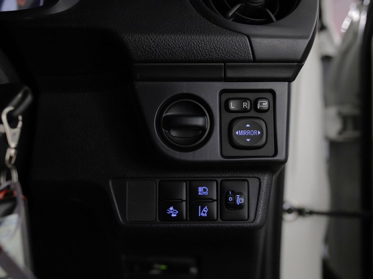 Toyota Corolla Fielder 2018 - фото автомобиля