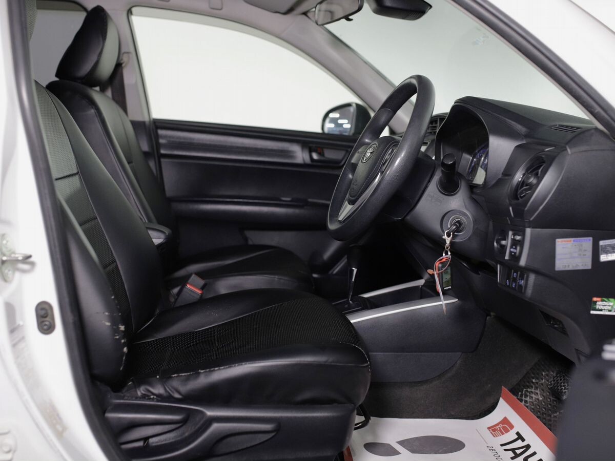 Toyota Corolla Fielder 2018 - фото автомобиля