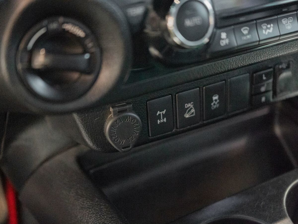 Toyota Hilux 2019 - фото автомобиля