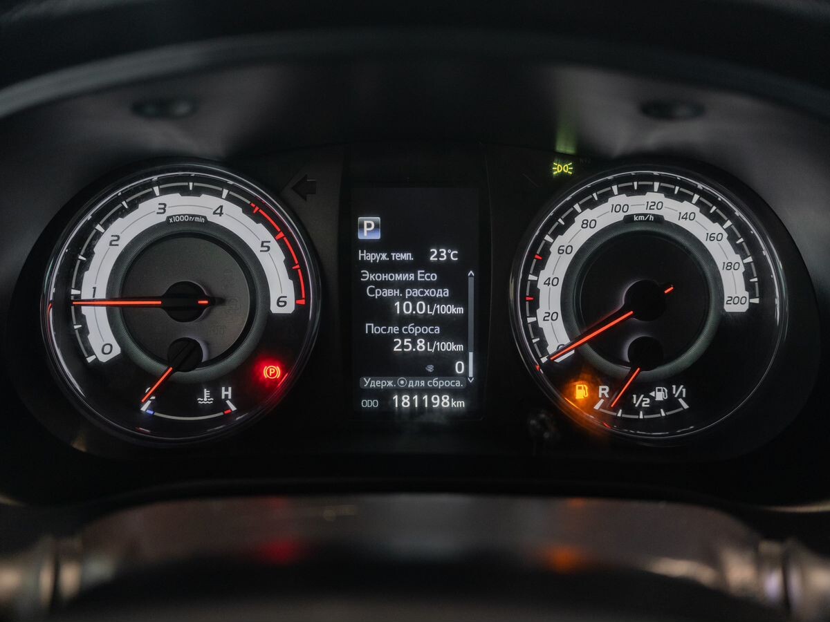 Toyota Hilux 2019 - фото автомобиля