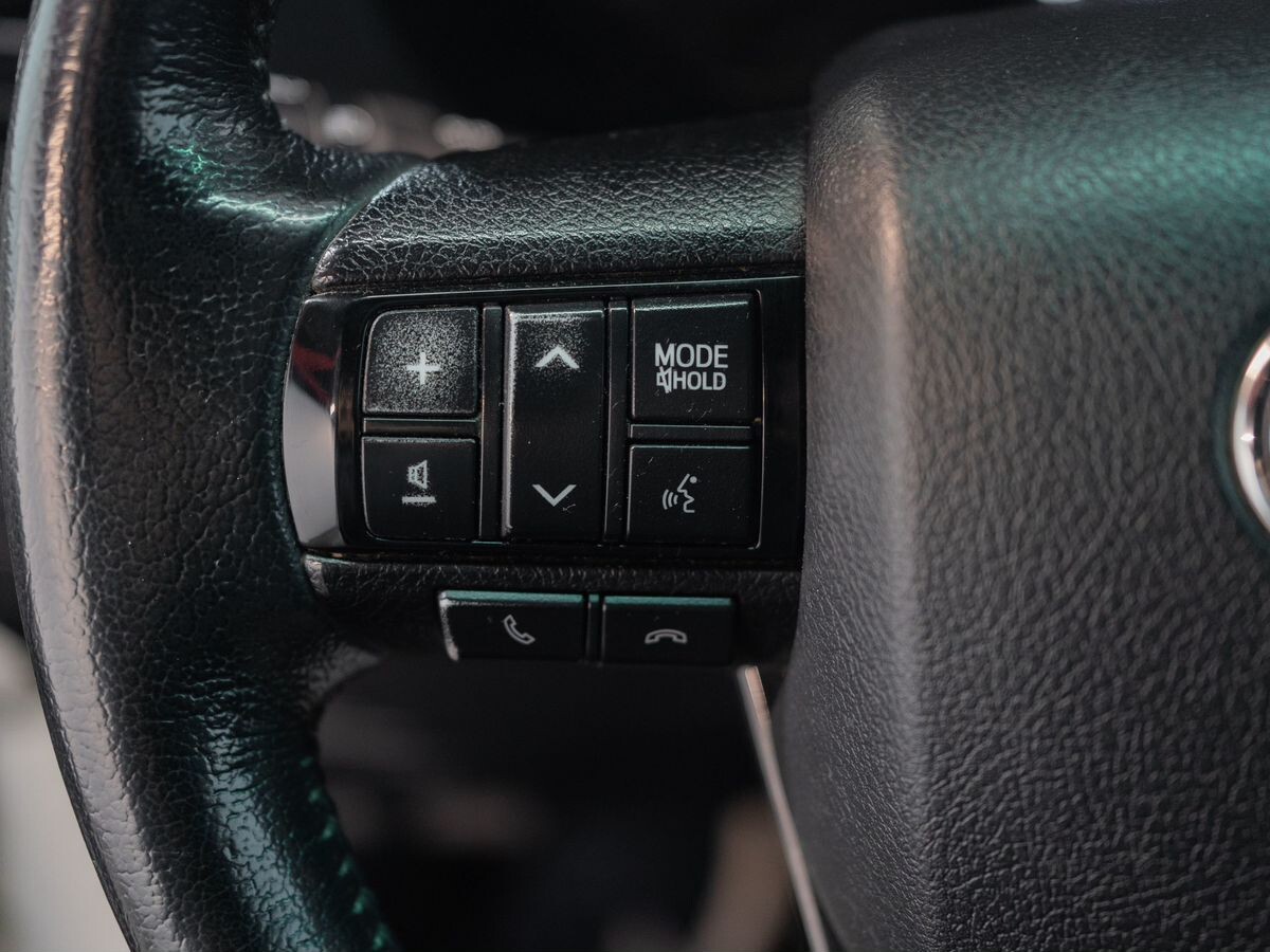 Toyota Hilux 2019 - фото автомобиля