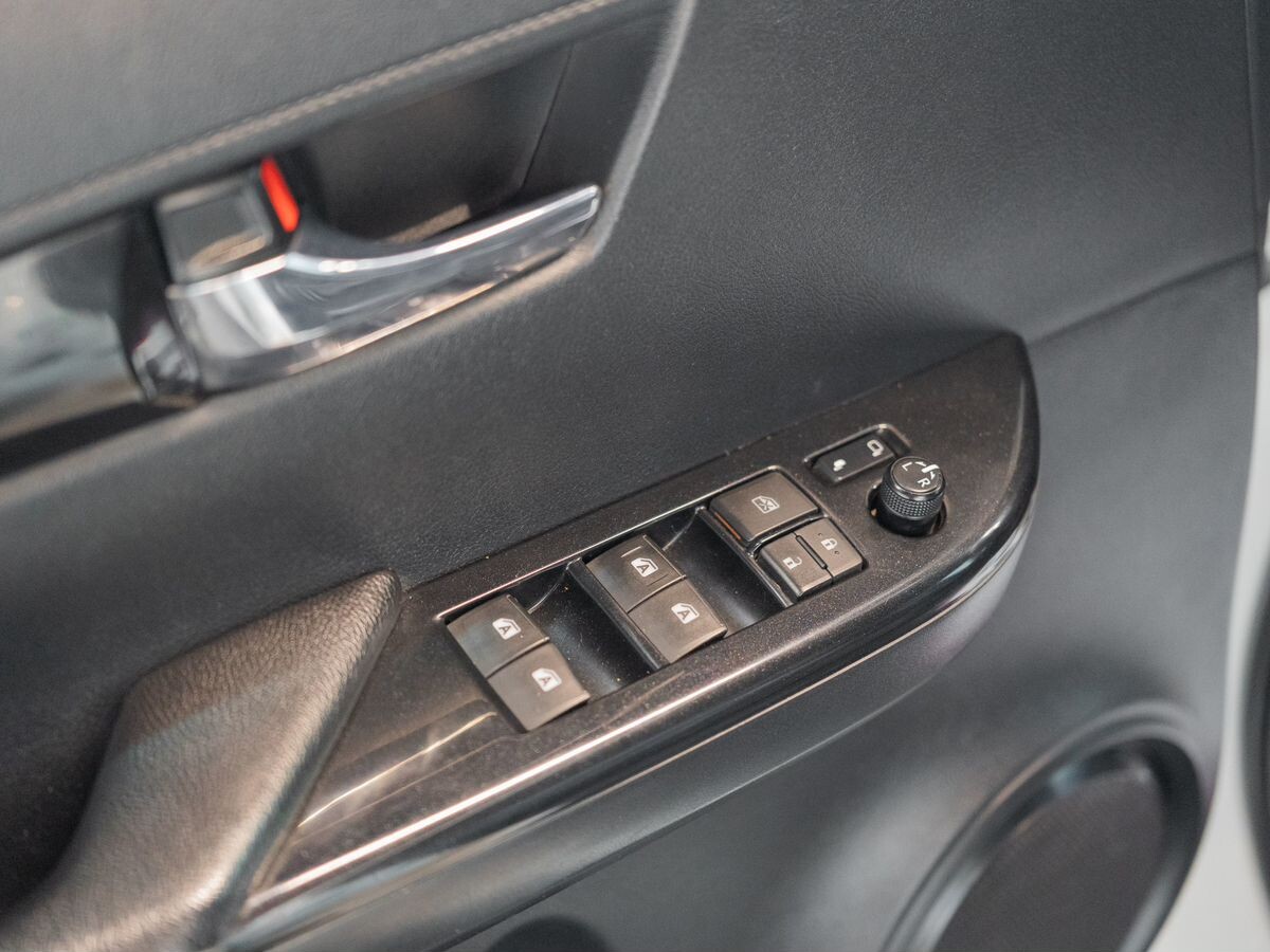 Toyota Hilux 2019 - фото автомобиля