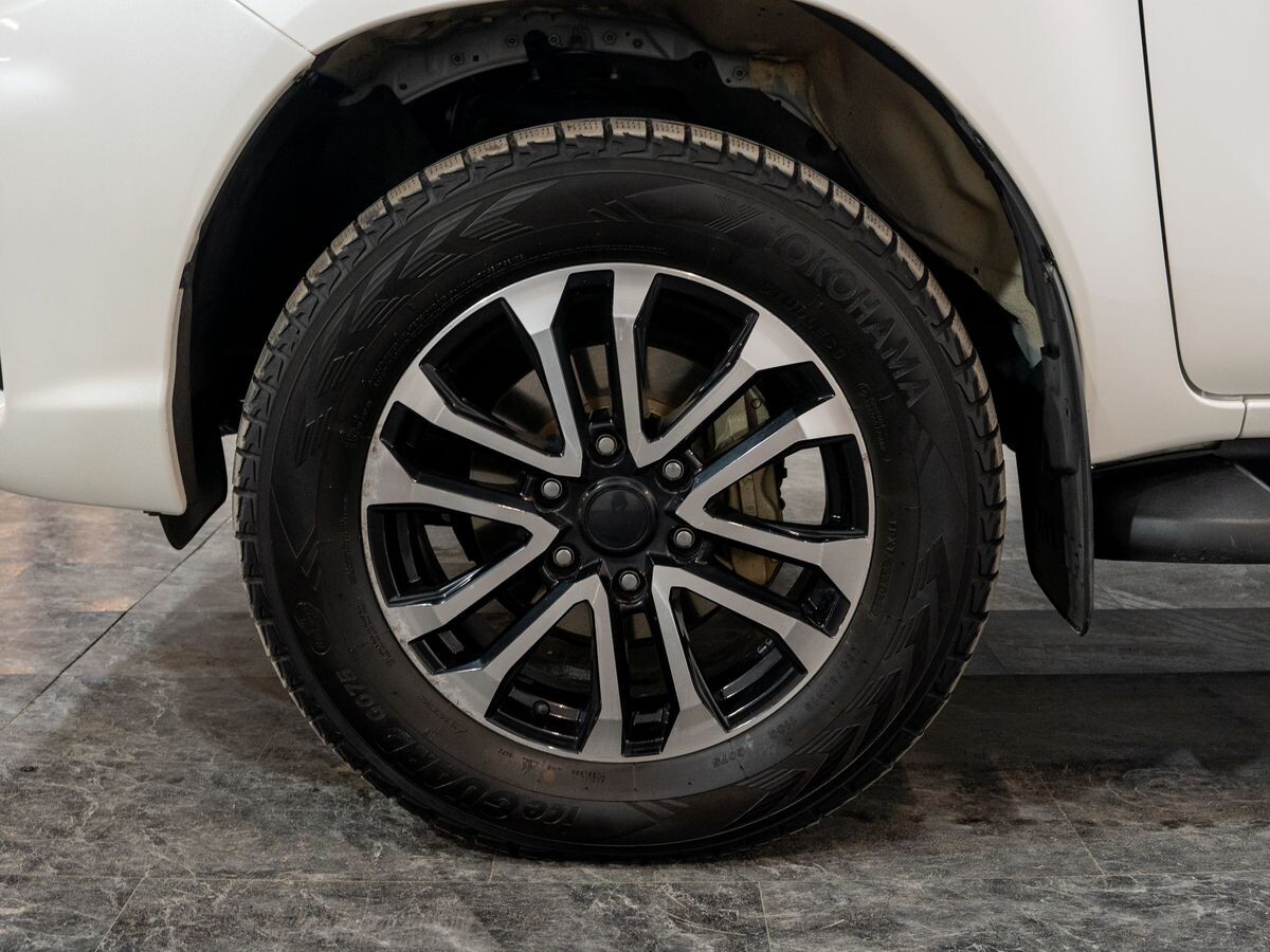Toyota Hilux 2019 - фото автомобиля