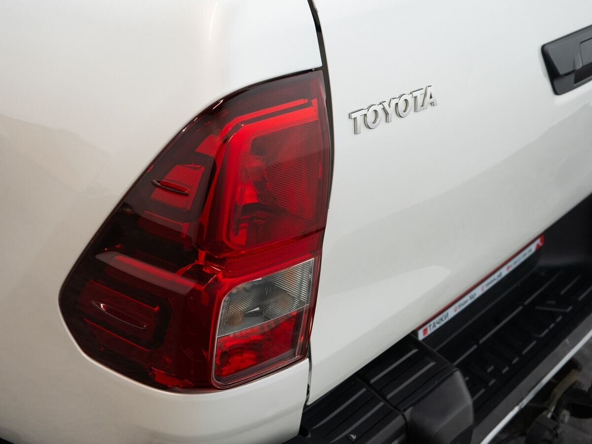 Toyota Hilux 2019 - фото автомобиля