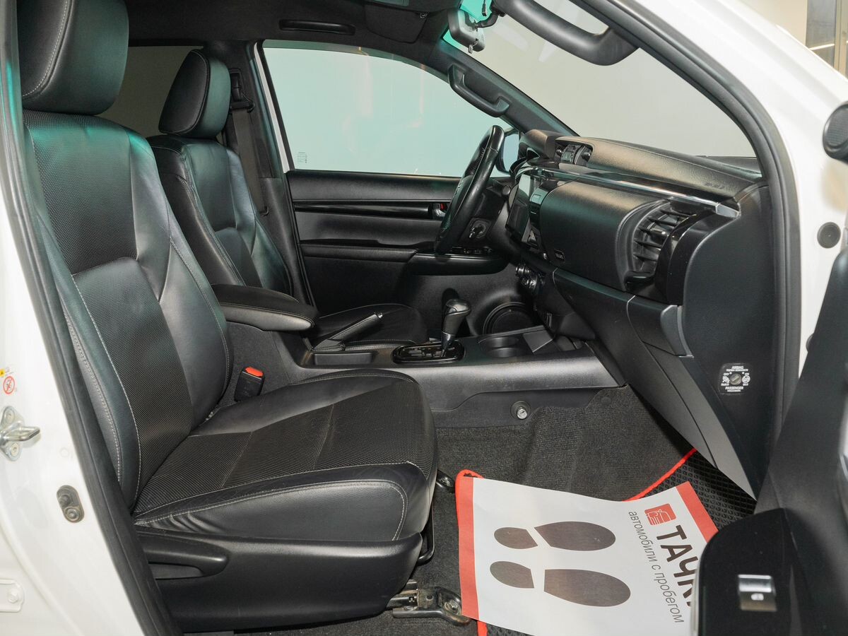 Toyota Hilux 2019 - фото автомобиля