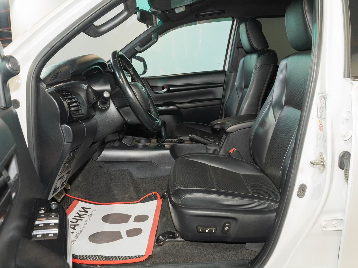 Toyota Hilux 2019 - фото автомобиля