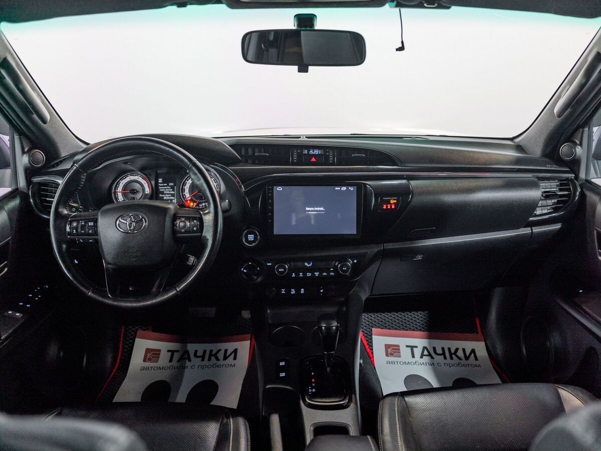 Toyota Hilux 2019 - фото автомобиля