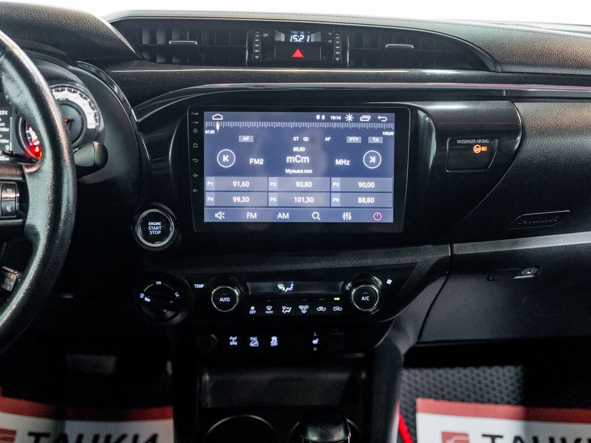 Toyota Hilux 2019 - фото автомобиля