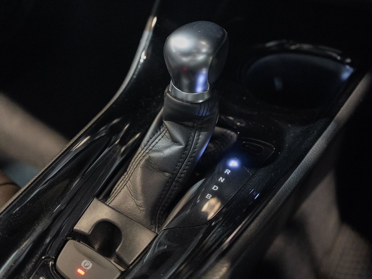 Toyota C-HR 2017 - фото автомобиля