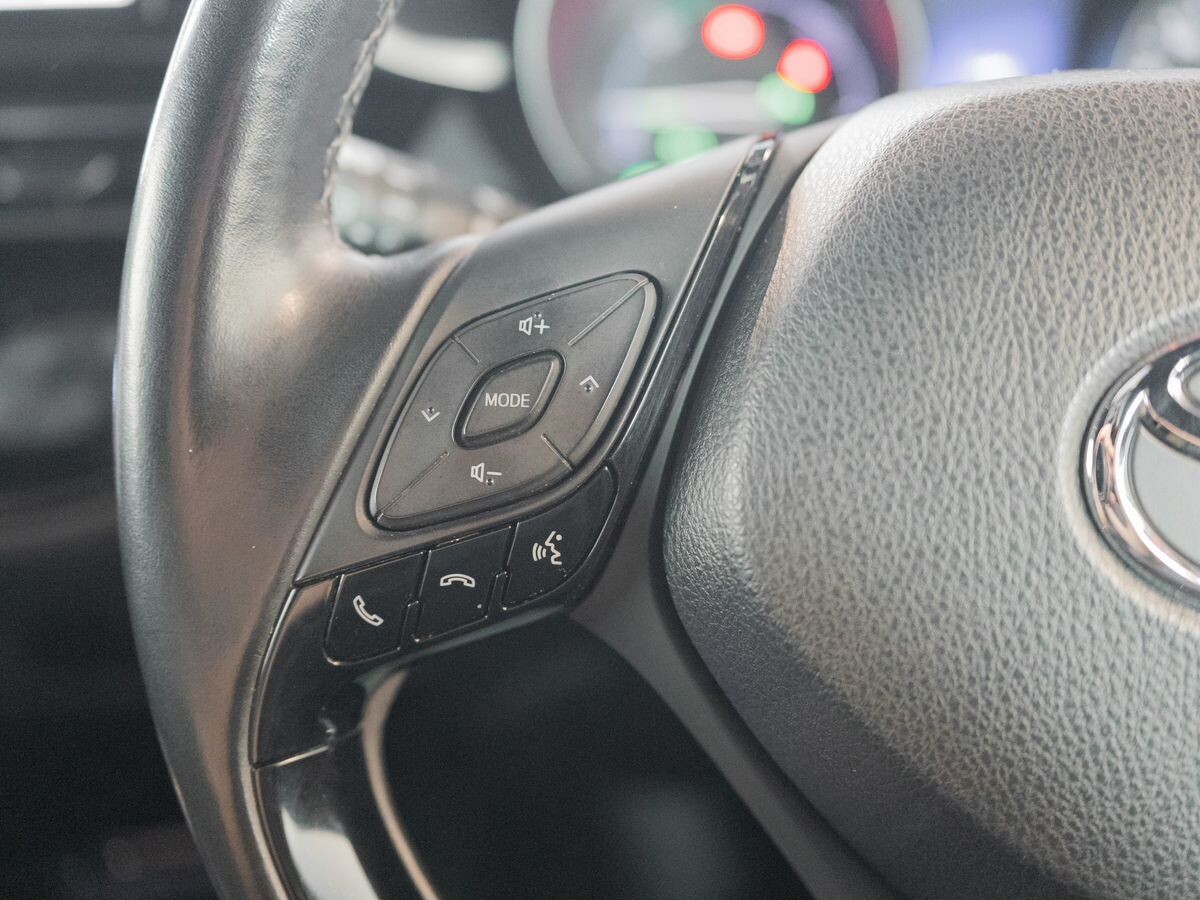 Toyota C-HR 2017 - фото автомобиля