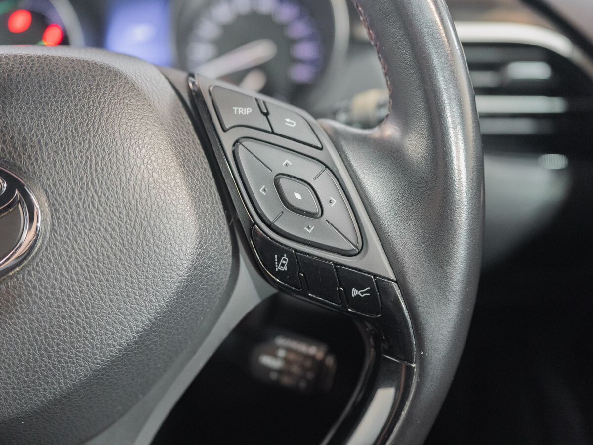 Toyota C-HR 2017 - фото автомобиля