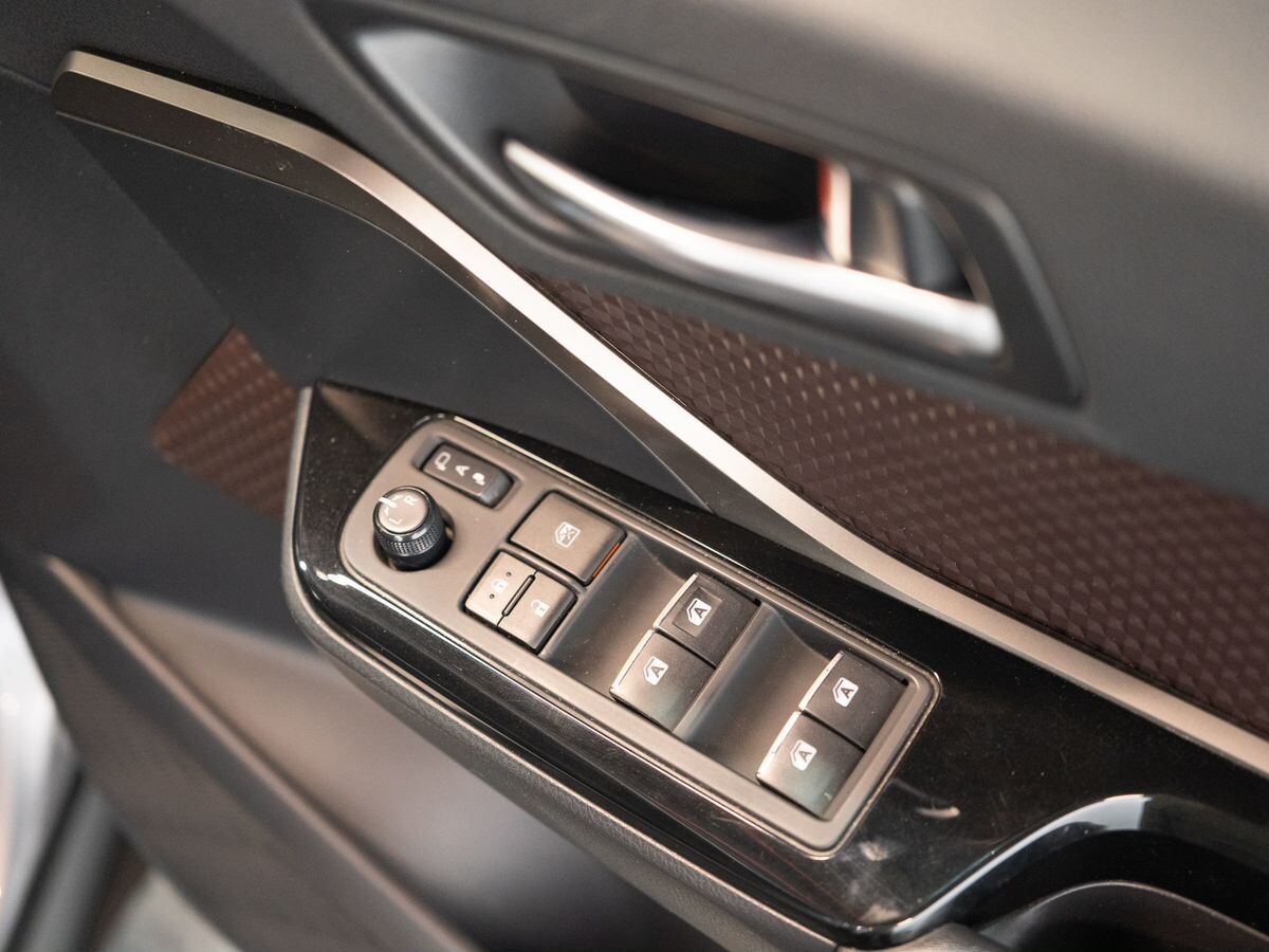 Toyota C-HR 2017 - фото автомобиля