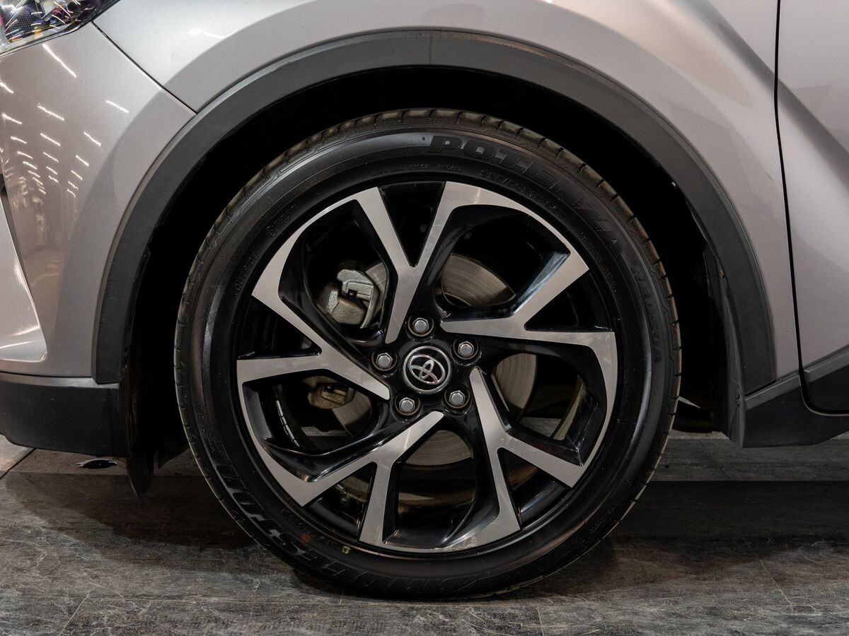 Toyota C-HR 2017 - фото автомобиля