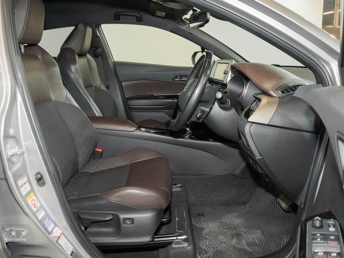 Toyota C-HR 2017 - фото автомобиля