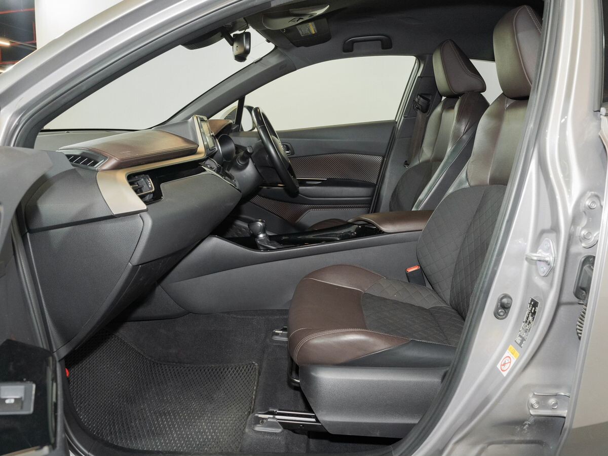 Toyota C-HR 2017 - фото автомобиля