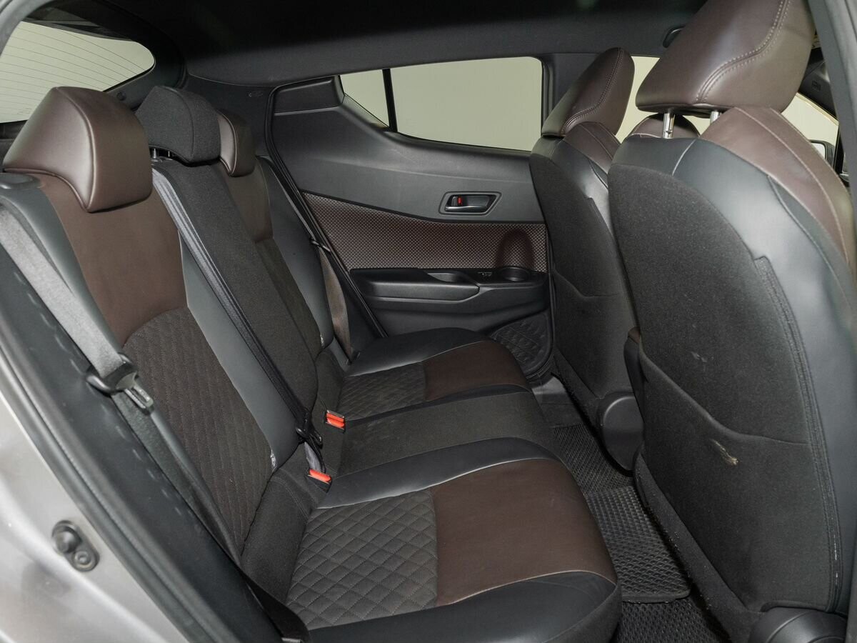 Toyota C-HR 2017 - фото автомобиля